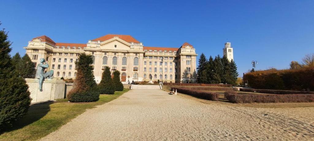 Gina Apartman Debrecen Bagian luar foto