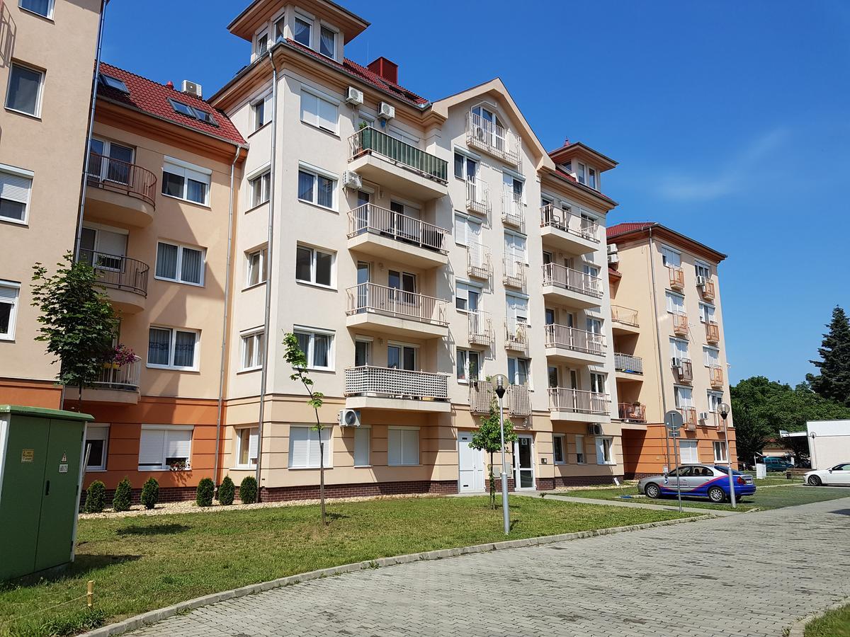 Gina Apartman Debrecen Bagian luar foto