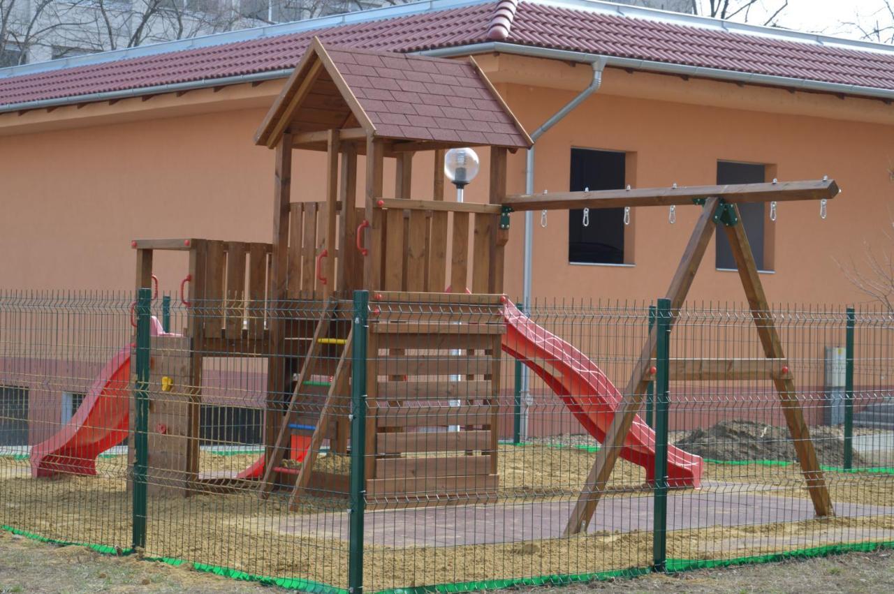 Gina Apartman Debrecen Bagian luar foto